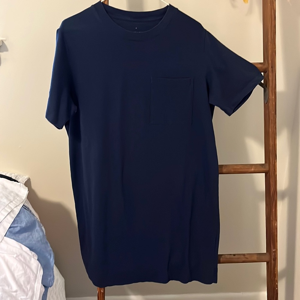 Everlane navy t shirt dress.